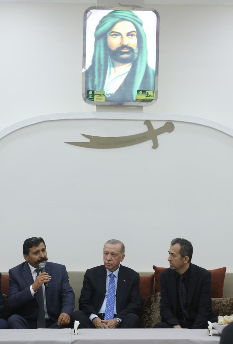 <p>Erdoğan'a İstanbul Valisi Davut Gül'de eşlik etti.</p>
