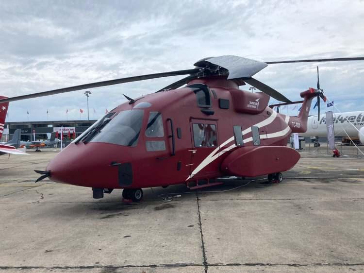 <p>Standında birçok ilke imza atacak olan şirket, Paris Air Show’da tanıtımı yapılan<strong> T925 Ağır Sınıf Genel Maksat Helikopterini</strong> Türkiye’de ilk kez IDEF23’te sergileyecek.</p>
