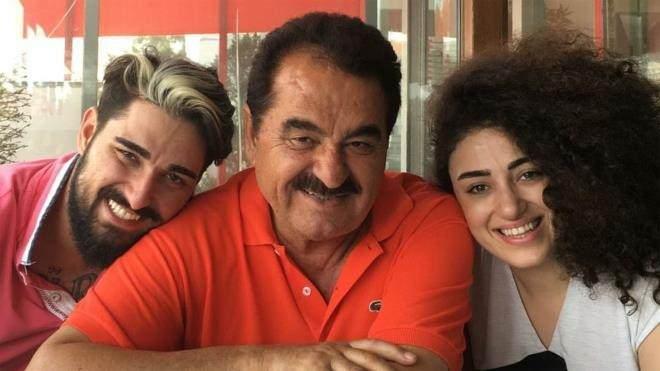 <p><span style="color:#000000"><strong>Babası sayesinde bu başarıları elde ettiğini söyleyen takipçilerine seslenen Tatlıses, "Ben babamı çok seviyorum çok saygı duyuyorum ama yetmedi mi beni bir birey olarak kabul edemeyişiniz. Babam bile kabul etti Dilan Çıtak olduğumu bir siz edemediniz. 'Baban sayesinde' lafından bıktım!" ifadelerini kullandı.</strong></span></p>
