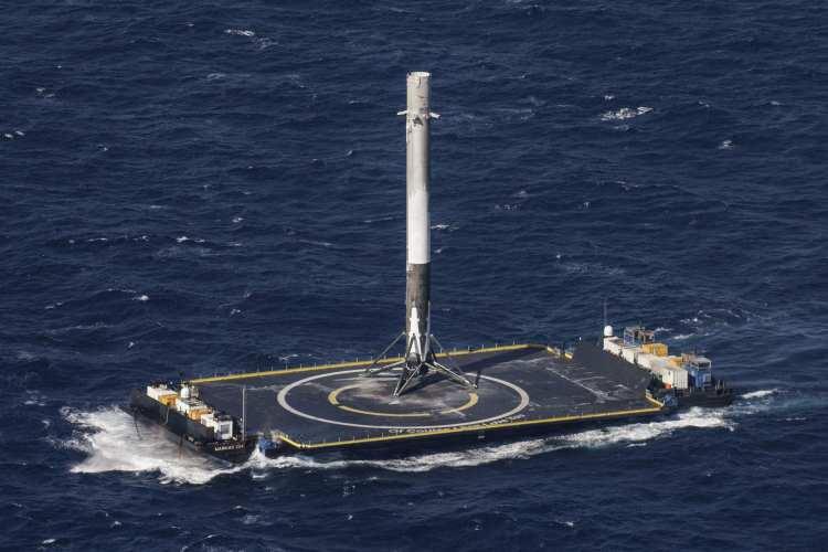 <p>SpaceX bu roketin dünyanın ilk yörünge sınıfı yeniden kullanılabilir roket olarak geçmektedir.</p>
