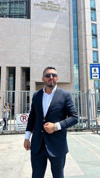 <p><span style="color:#B22222"><strong>BURAK KALFA'DAN SUÇ DUYURUSU</strong></span></p>
<p><strong>Büyükçekmece Başsavcılığına başvuran Kalfa, karşı taraftan gelen ithamlara karşı, ''Özel hayatın gizliliğini ihlal'' , ''Haberleşmenin gizliliğini ihlal'', 'Kişilerin huzur ve sükûnu bozma'', ''İftira'' ve ''Halkı kin ve düşmanlığa alenen tahrik'' suçlarından cezalandırılmasını talep etti.</strong></p>