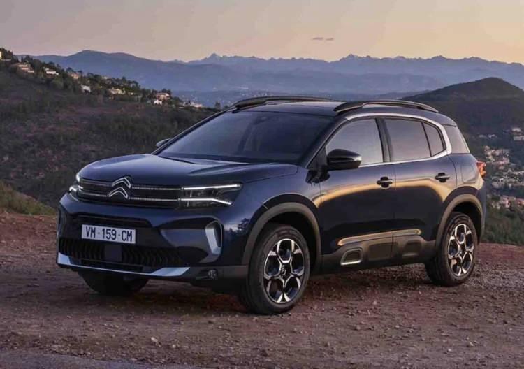 <p><strong>CİTROEN</strong></p>
<p> </p>
<p>C5 AIRCROSS SUV 1.5 BlueHDi - 130 HP - EAT8 </p>
<p> </p>
<p>2023 Temmuz fiyatı: 1.542.600 TL</p>