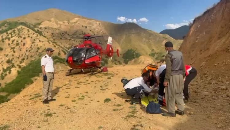 <p>Ambulans helikopterle 25 dakikada hastaneye ulaştırılan Aydın’ın tedavisine başlandığı, sağlık durumunun iyi olduğu belirtildi.</p>
