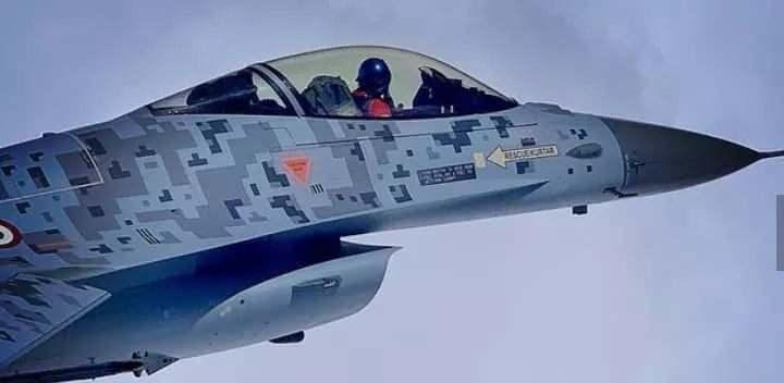 <p>FEWS ve Gökdoğan Entegrasyonu Projesi Sözleşmesi kapsamında modernize edilecek <strong>F-16 Blok 30 ÖZGÜR Uçaklarına T Link, IFF BSC, RNE ve 9681 V/UHF hava telsizi ekipmanları ile Bozdoğan ve HGK-82 mühimmatlarının entegrasyonunun gerçekleştirilerek</strong> nihai ürünün seri uygulaması hedefleniyor.</p>
