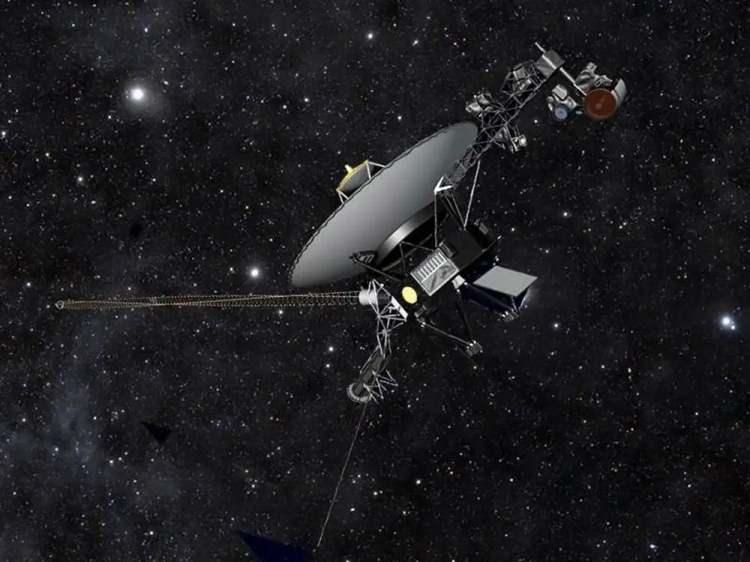 <p>NASA'nın <strong>"Voyager 1 ve 2"</strong> uzay araçları, Voyager 2'nin ek finansmanıyla, 1986'da Uranüs'ün ve 1989'da Neptün'ün yakınından geçmesine izin veren nadir bir gezegen hizalanmasından yararlanmak için 1977'de fırlatıldı.</p>
