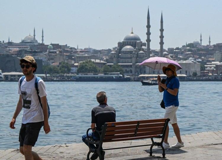 <p>Meteorolojiden alınan bilgiye göre İstanbul'da en yüksek sıcaklık ölçümü;</p>
