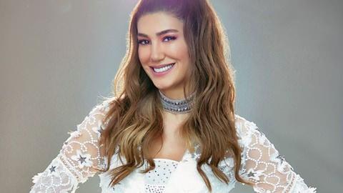 <p><strong>ŞARKISINI OKURKEN BİR ANDA HÜZÜNLENDİ</strong></p>
<p></p>