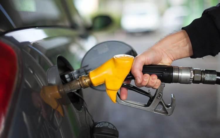 <p>Brent petrol fiyatları ve dövizdeki değişikliklerle birlikte vatandaşlar benzin ve motorin fiyatlarını takibe devam ediyor.</p>
