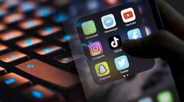 <p><strong>Yeni bir gelir kapısı olarak görülen sosyal medya platformu ünlülerin ekstra gelir kapısı oldu. Ünlü isimlerin Instagram hesabı üzerinden yaptıkları paylaşımla aldıkları ücret ise duyanları şaşkına çevirdi. Bu gelir kapısında en çok kazanç sağlayan isim ise Hande Erçel oldu.</strong></p>