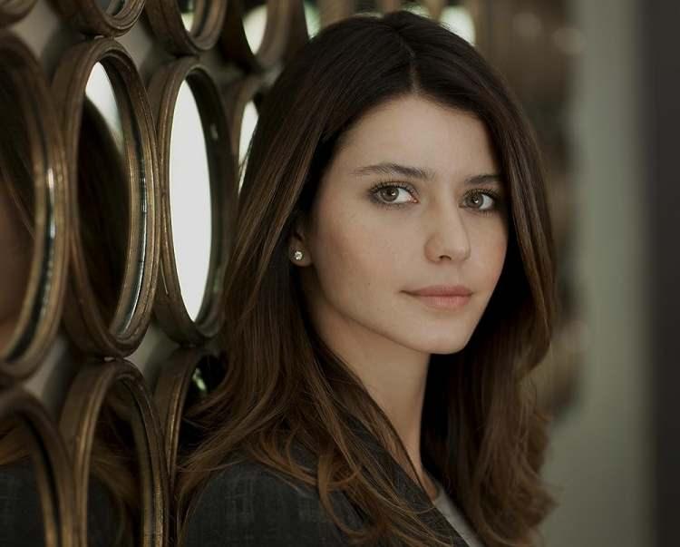<p><strong>Beren Saat: 300 bin TL (5 milyon 400 bin takipçi)</strong></p>
<p> </p>