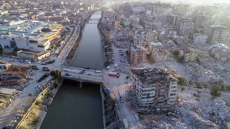 <p>Kahramanmaraş Pazarcık merkezli 7.7 ve Elbistan merkezli 7.6'lık iki büyük deprem, tarihî yapılarda da ciddi hasar ve tahribata neden olmuş, depremin hemen ardından Kültür ve Turizm Bakanlığı yapıların aslına uygun tamiratı ve güçlendirilmesi için çalışmalar başlatmıştı.</p>