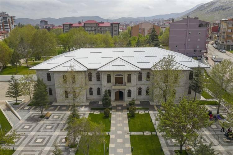 <p><em>(Elbistan Müzesi)</em></p>