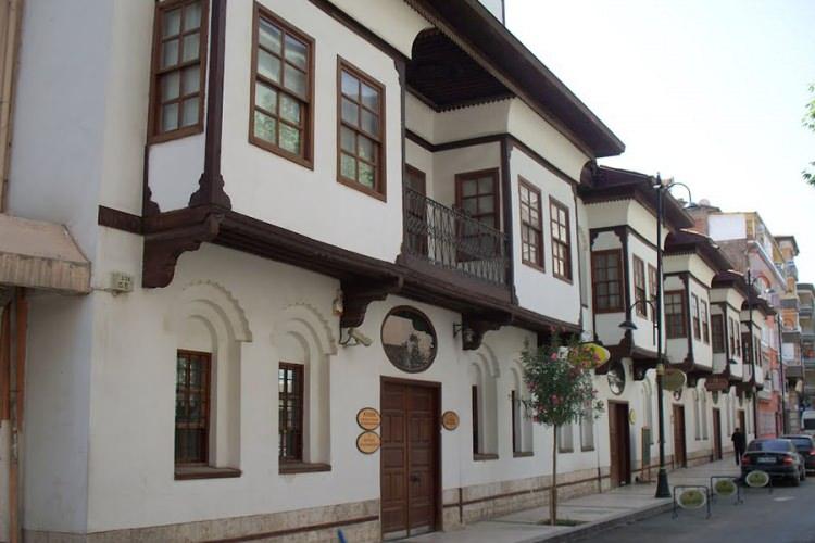 <p><em>(Malatya Beş Konaklar)</em></p>