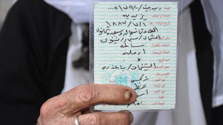 <p>Rewşe nineye bakan torunu Kasım da büyükannesinin özellikle DEAŞ'tan önce Sincar'da gayet dinç olduğunu, evi çekip çevirip hayvanları beslediğini anlattı.</p>
<p> </p>
