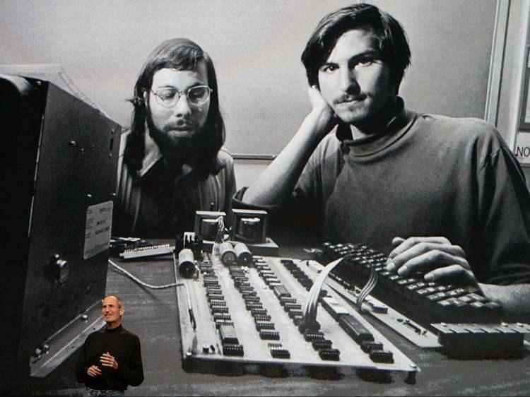 <p>Wozniak ve Jobs'ın <strong>1976-1977</strong>'de ürettiği 200'e yakın Apple 1'in yaklaşık <strong>175'i</strong> o dönemde satılmıştı.</p>
