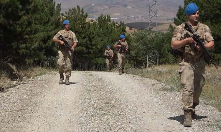 <p>Yapılan denetimler ile ormanlara izinsiz girişlerinde önüne geçilerek, yangın riski minimuma indirilecek. Yabani hayvan, çeşitli ağaç ve bitki türlerini barındıran Bedesten köyü mevkiindeki ormanlık alanlar da jandarma ekiplerince korunuyor. Orman yangınlarına karşı devriye atan ekipler, ormanlık alanlar ile milli parklardaki hayvanlar için de yiyecek ve su bırakıyor.</p>