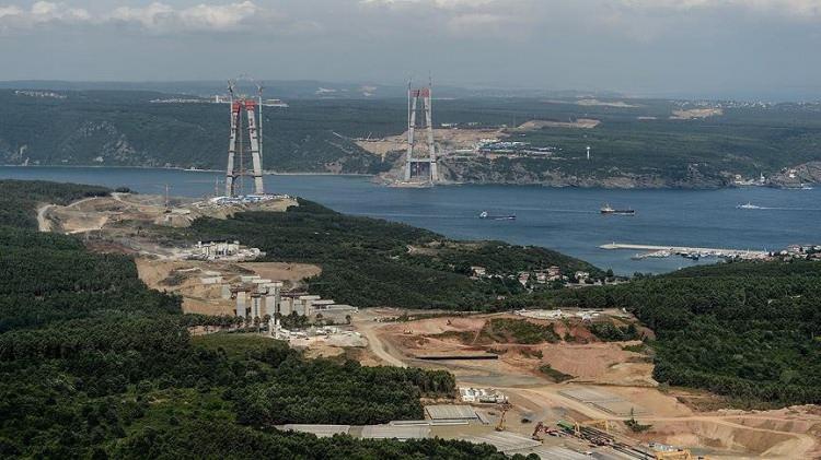 <p>Güvenceler için 'buradan bu kadar trafiğin geçmeyeceğini nasıl bilmezsiniz' deniyor. Biliyorsunuz. Bir hesaplama yapılıyor. Ona göre garantiler veriliyor. Yoksa adam niye gelip yapsın. İbrahim ve İsmail hikayesi var, 'koyun değil keçi' diye... Öyle hesap yapılınca nasıl doğrultulacağını bilmiyorsunuz, biliyor ama siyaset yapma adına bunu kaşıyor.<br />
 </p>

