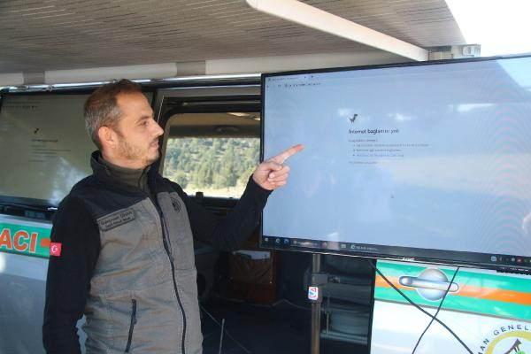 <p>Bulut üstü uçan ve belirtilen alana yönlendirilen Aksungur İHA, 1750 kilometrekarelik bölgede 50 saate kadar kesintisiz GSM servis ağı sağlayabiliyor.</p>