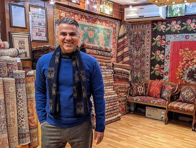 <p><span style="color:#000000"><strong>'İşgüzar Esnaf' </strong></span><span style="color:#800000"><strong>yaptığı yeni açıklamada ise </strong></span><span style="color:#000000"><strong>"Görüntüyü çekip bana gönderen başka bir esnaf arkadaşımız. Benim dükkanımın kameraları değil."</strong></span><span style="color:#800000"><strong> dedi.</strong></span></p>
