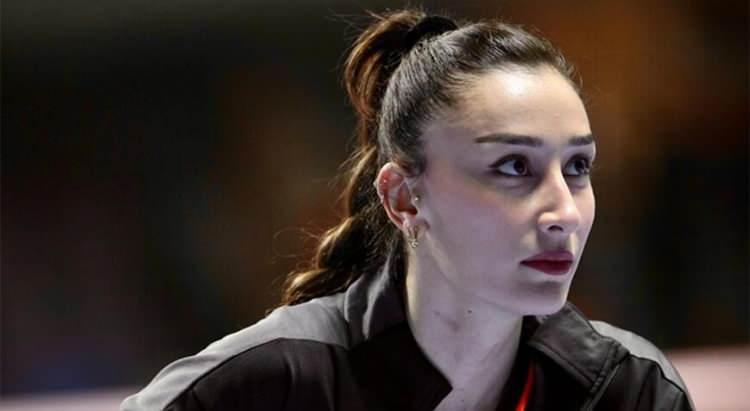 <p>Hazırlanan iddianamede Hande Baladın'a "Yüzüne asit atacağım" ifadesini kullanan Mustafa Neşeli'nin "Silahla tehdit" suçundan 8 yıl hapsi talep edilmişti</p>
<p>İddianame gönderildiği Asliye Ceza Mahkemesi'nce değerlendirildi ve karar çıktı.</p>