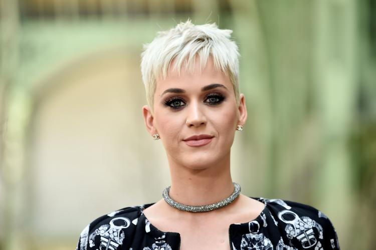 <p>Katy Perry: -174 bin</p>