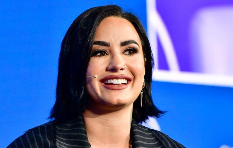 <p> Demi Lovato: -92 bin</p>
