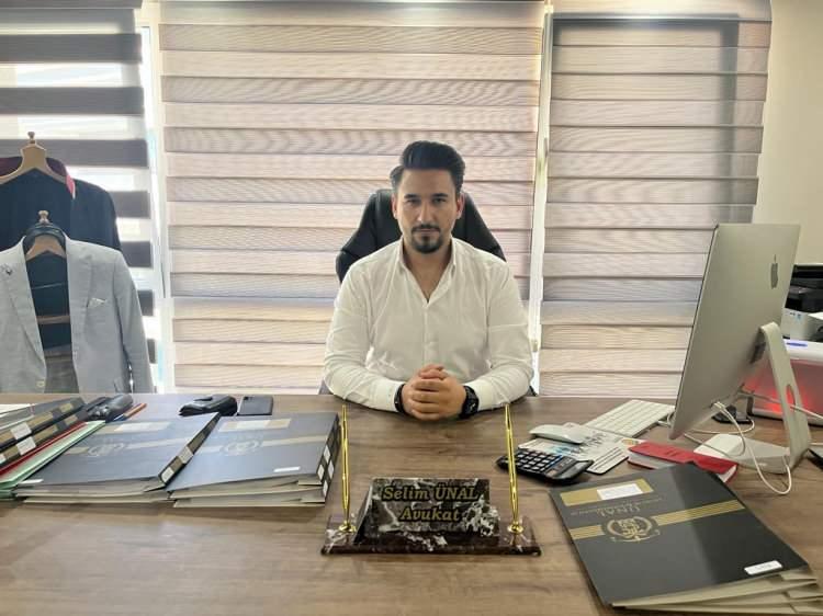 <p>Son 1 yıldır bu sorunun devam ettiğini belirten Ünal, "Kiracıların da yapabileceği bir şey yok. Hakları neyse sonuna kadar savunmak istiyorlar. Ev sahibi şu an dava açsa bile kazanma ihtimali yok. 5 yıl boyunca aynı yasal sınırlar içerisinde kirasını alacak, ardından 5 yıl dolduktan sonra yine tahliye edemez. Sadece miktarın güncellenmesini isteyecek. 5 yıl dolduktan sonra çevredeki kira fiyatlarının emsalleri neyse o miktar üzerinden yapılabilir. Ama bunu da kendi aralarında çözmeleri mümkün olmuyor. Daha sonra ev sahipleri dava açıyor. Ardından mahkeme yüzde 25-30 arasında takdir indirimi yaparak, örneğin 20 bin liraysa kiralar 14-15 bin lira oluyor. Ev sahipleri ve kiracılar arasında ciddi sorunlar oluyor. Bunun artık bir çözüme ulaşması gerekiyor. Bu nedenle buna devletin el atması gerekiyor. Kiracı diyor ki; 'Ben yasal sınır neyse kiramı arttırıyorum. 5 yıl boyunca devletin belirlediği oran neyse ben o oranı arttırıp oturabilirim' diyor. Ev sahibi de diyor ki; 'Emsalleri 20 bin lira olmuş. Ben 2 bin liraya o kişiyi nasıl oturtabilirim?' diyor. Bu nedenle ev sahibi ve kiracı sorunu başka bir boyuta geçmeye başladı" dedi.</p>
<p> </p>