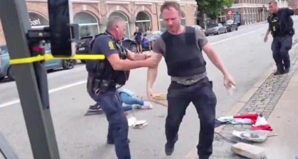 <p>2000'den beri Danimarka'da yaşadığını kaydeden Samarrayi, Kur'an-ı Kerim'in yakılmasını kabul etmediğini ve yaşananların kendisini derinden üzdüğünü ifade etti. </p>