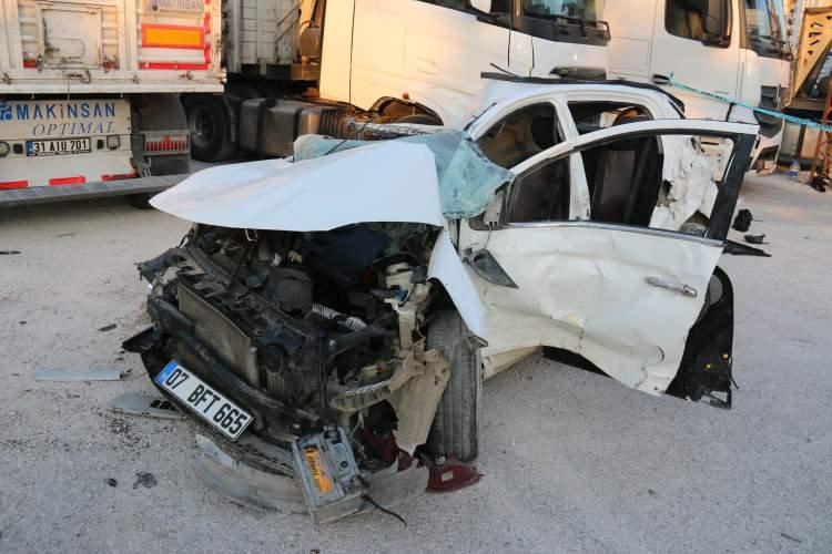 <p>Durumun 112 acil çağrı merkezine bildirilmesi üzerine olay yerine kısa sürede itfaiye, polis, sağlık ve AFAD ekipleri sevk edildi.</p>