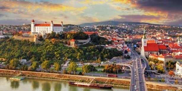 <p><strong>Slovakya (20 yıl) Osmanlı adı:Uyvar</strong></p>
<p> </p>