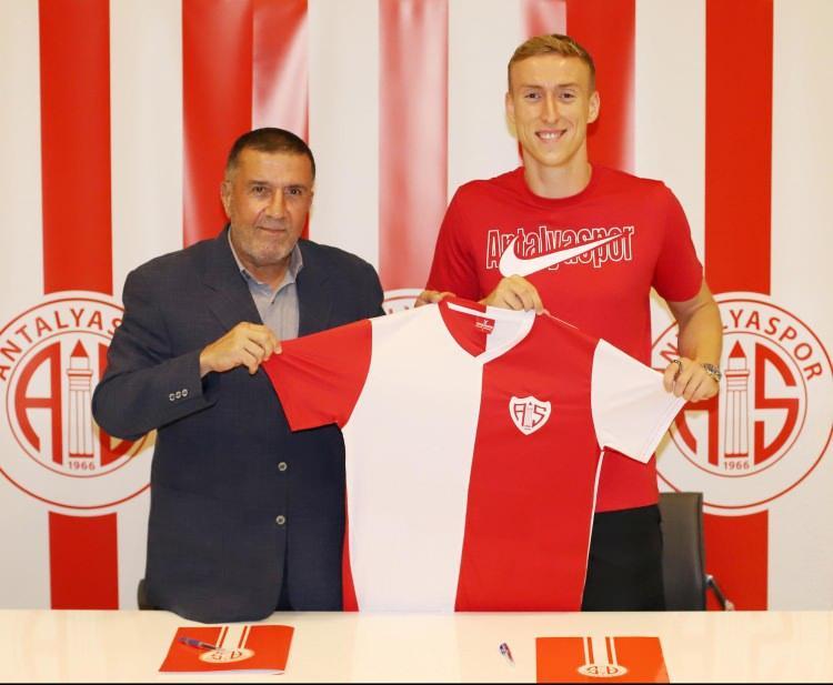 <p>Adam Buksa (Forvet)<br />
<br />
<br />
Lens > Antalyaspor</p>
