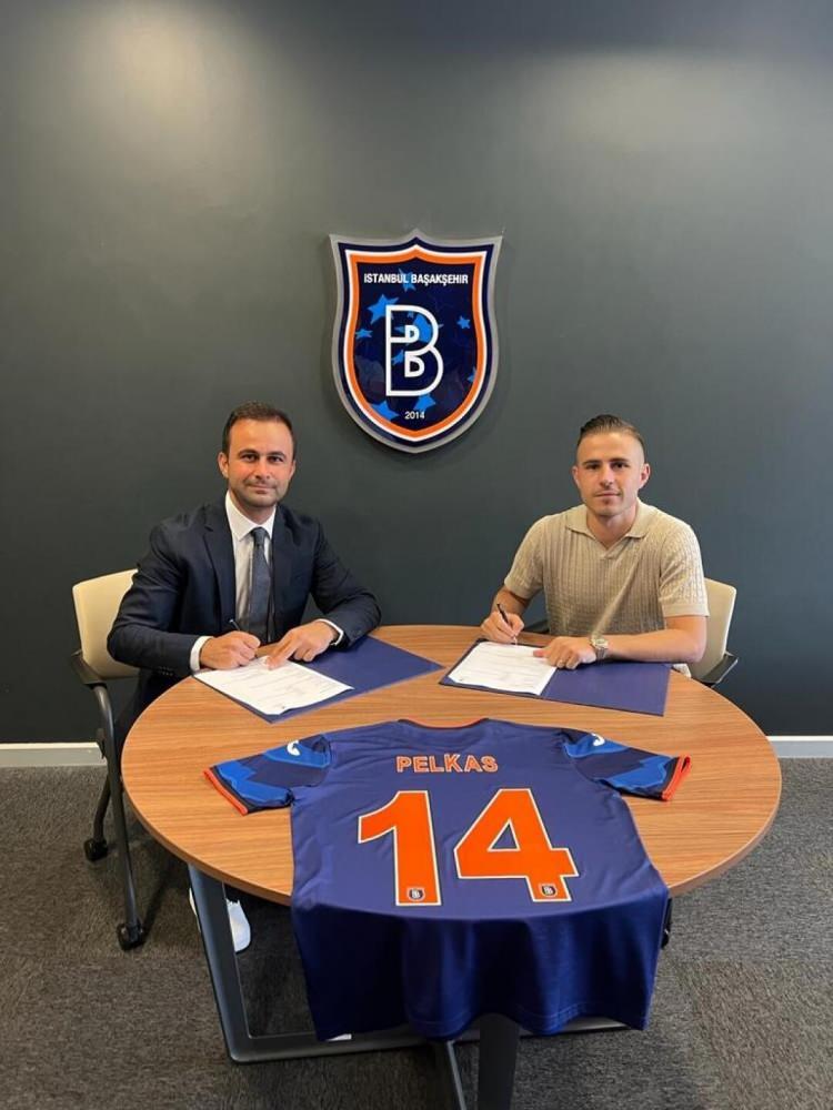 <p>Dimitris Pelkas (Orta Saha)<br />
<br />
<br />
Fenerbahçe > Başakşşehir</p>
