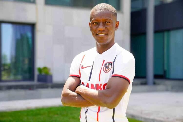 <p>Max Gradel (Sol kanat)<br />
<br />
<br />
Sivasspor > Gaziantep FK</p>
