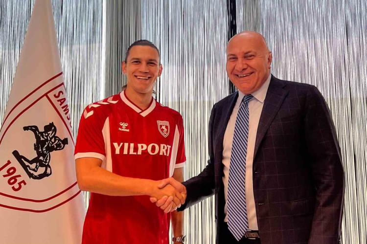 <p>Taylan Antalyalı (Orta Saha)<br />
<br />
<br />
Galatasaray > Samsunspor</p>