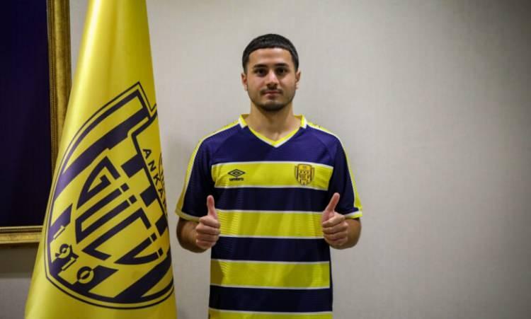 <p>Cem Türkmen (Orta Saha)<br />
<br />
<br />
Clermont > Ankaragücü</p>
