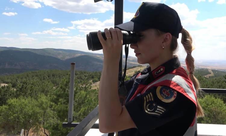 <p>"Bu vatan bizimse, bu toprak bizimse, ormanda bizimse sahip çıkmamız gerekiyor. İnsanlar biraz daha hassasiyet gösterirse ormanlarımıza çok mutlu olurum" diyen Yıldırım, "Jandarmamızı komandomuzu görünce mutlu oluyoruz. Biraz önce eşime de söyledim. Resmi kıyafetle gördüğüm zaman gerçekten mutlu oluyorum. </p>
