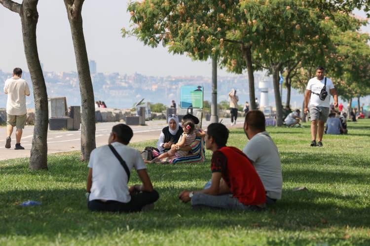 <p>Yazın en sıcak ve bunaltıcı günlerini tanımlayan eyyam-ı bahur sıcakları, yurt genelinde etkisini hissettiriyor.</p>

<p> </p>
