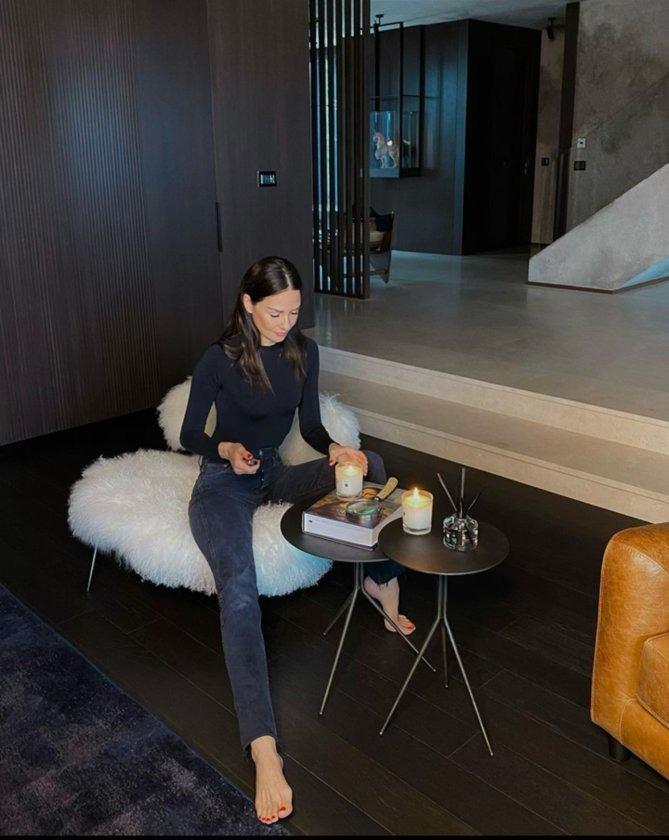 <p>Fit vücuduyla dikkat çeken, spora olan düşkünlüğü ile bilinen Yasemin Özilhan, evinin alt katını spor salona çevirdi.</p>
<p> </p>
