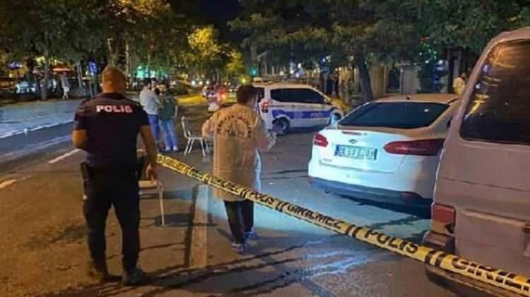 <p>Beyoğlu Tarlabaşı Bulvarı’nda “7 Bela Taner” lakaplı adamın öldürüldüğü silahlı saldırıyı motosikletle gerçekleştiren 2 katil zanlısı, polis ekipleri tarafından Pendik’te yakalandı. Zanlıların sorgulanmak üzere emniyete götürüldü.</p>
