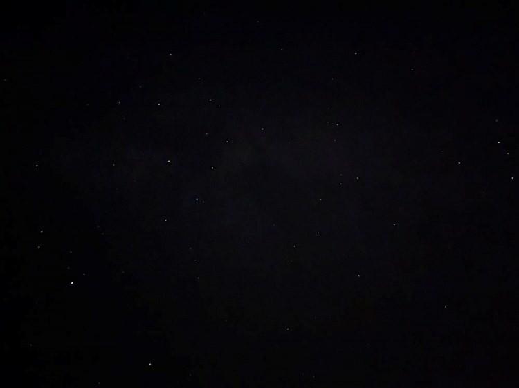 <div>ESKİŞEHİRLİ VATANDAŞLAR PERSEİD METEOR YAĞMURUNUN TADINI ÇIKARDI</div>
<div> </div>
<div> </div>
<div>Gökyüzünü aydınlatan meteor yağmurunu izlemek isteyen vatandaşlar Musaözü Tabiat Parkı'nda yoğunluk oluşturdu. Kamp kurarak ateş başında gecenin tadını çıkartan vatandaşlar ormanlık alanın girişinde uzun araç kuyruklarına neden olurken, müzik açarak ve birbirleriyle sohbet ederek keyifli zaman geçirdi.</div>
<div> </div>