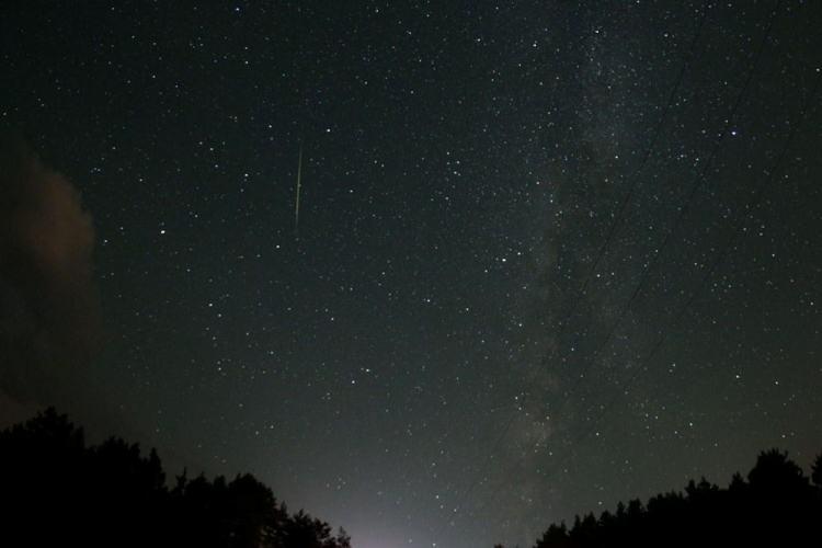 <div>BOLU'DA PERSEİD METEOR YAĞMURU</div>
<div> </div>
<div> </div>
<div>"Perseid meteor yağmuru" Bolu'da da görüntülendi. Dünyanın dönüşüne bağlı olarak Samanyolu'nun hareketi kameralara yansıdı.</div>
<div> </div>