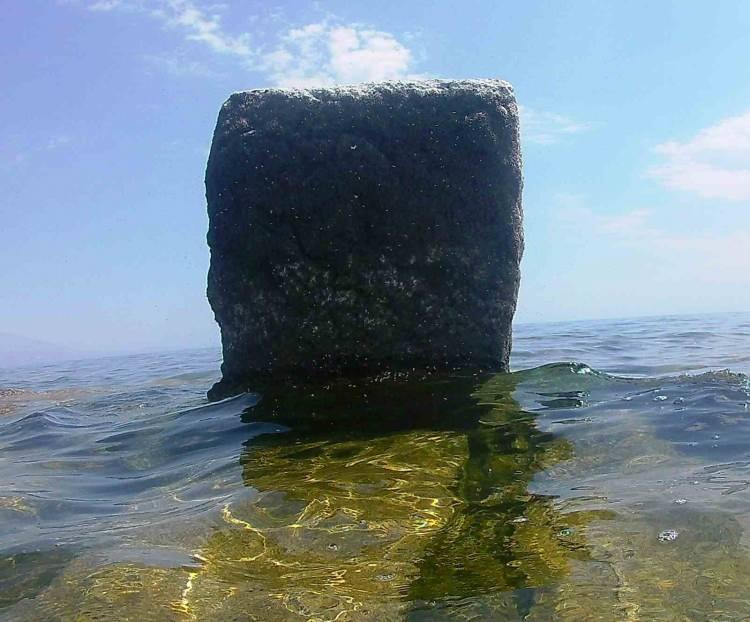 <p>Alanda çok büyük bir yerleşim merkezi bulunmakta. Bu yerleşim merkezinin içinde dibekler kurnalar var. </p>