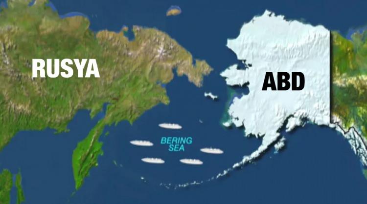 <p>WSJ ABD'li bir yetkiliye dayandırarak, Alaska yakınlarındaki uluslararası sularda yapılan devriyede, Çin ve Rusya'ya ait 11 gemiden oluşan filonun ABD'nin 4 destroyer ve 1 "P-8 Poseidon" tipi deniz devriye uçağı ile yakından izlendiğini aktardı. Söz konusu veriler NORTHCOM tarafından teyit edilmedi.</p>
