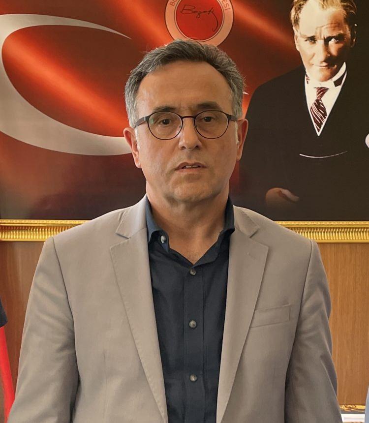 <p>Bozok Üniversitesi Fen Edebiyat Fakültesi Dekanı Prof. Dr. Taha Niyazi Karaca, gazetecilere, meteor takipleriyle NASA'da yapılan çalışmalara katkı sağlandığını söyledi.</p>
