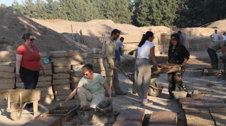 <p><br />
Akar, eserin incelenmesinin ardından müzeye teslim edileceğini söyledi.</p>
