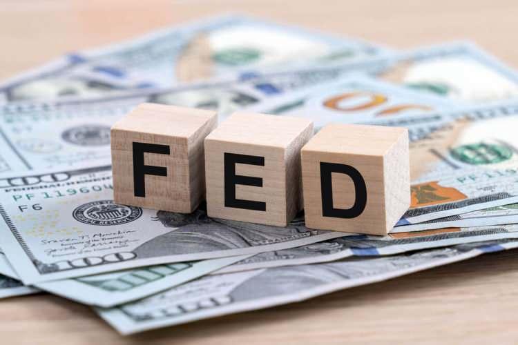 <p> Fed'in faiz artışlarını yeniden düşünmeye iteceği beklentileriyle dolar endeksi geriledi. ABD borsaları ise artışa geçti. </p>