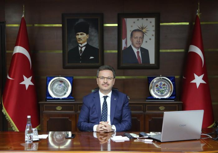 <p>Enver Ünlü - Manisa valisi</p>

