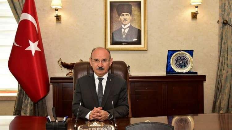 <p>Yaşar Karadeniz - Sakarya valisi</p>
