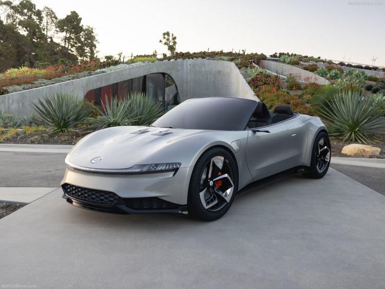 <p>Dünyanın ilk dört kapısına sahip convertible'ı olarak lanse edilen Ronin modeli, çıkarılabilir karbon fiber tavanıyla ön plana çıkıyor.</p>