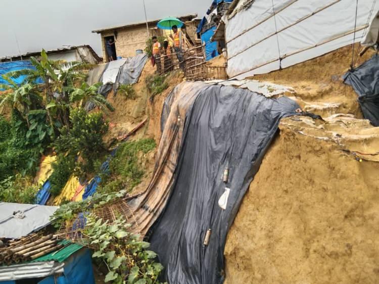 <p>Rohingya Mülteci Yardımı adlı sivil toplum kuruluşu, 1 Ağustos’tan itibaren etkili olan yağışlar sonucunda meydana gelen selden 9 bin 237 mültecinin etkilendiğini ve 1.431 barınağın hasar gördüğünü duyurdu.</p>